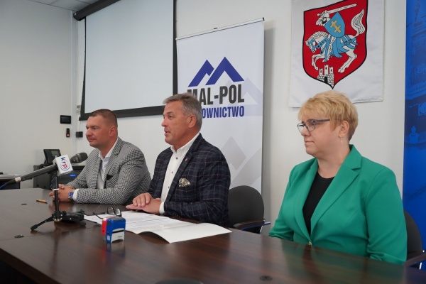 Podpisanie umowy o wykonanie dokumentacji projektowej i robót budowlanych dla BCU.